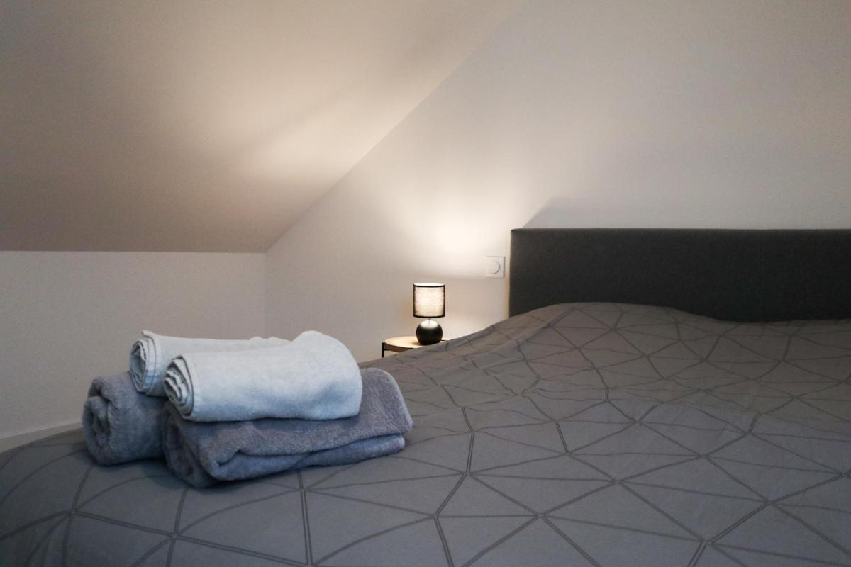 Duplex Echanges Complices ,frontiere *